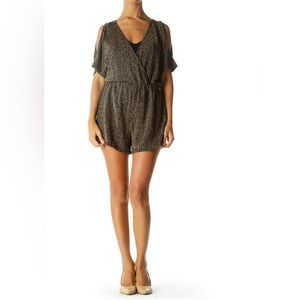 ASTR Romper Women's Black Gold Glitter Cold Shoulder Plunging V-neck size Large